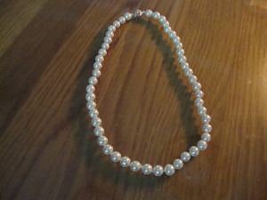 Learn how to string pearls learn how to knot pearls